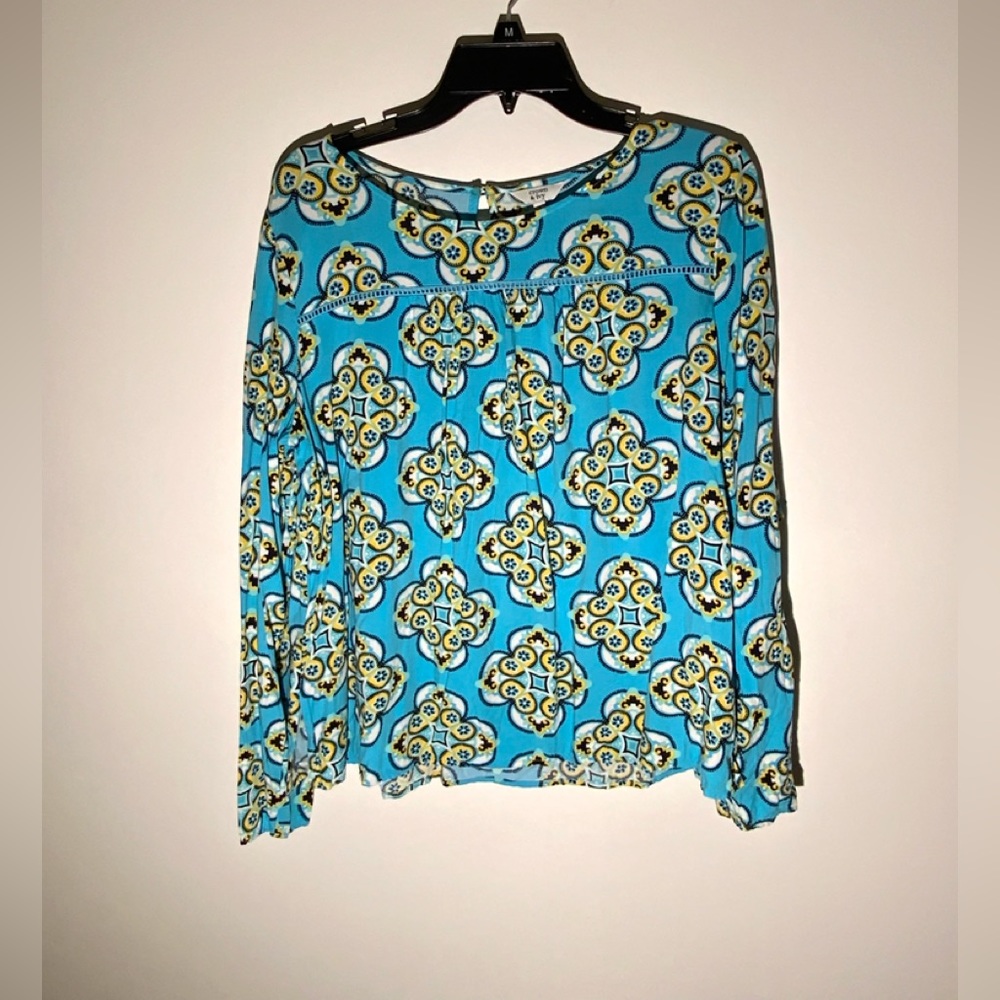 Women’s long-sleeve blouse